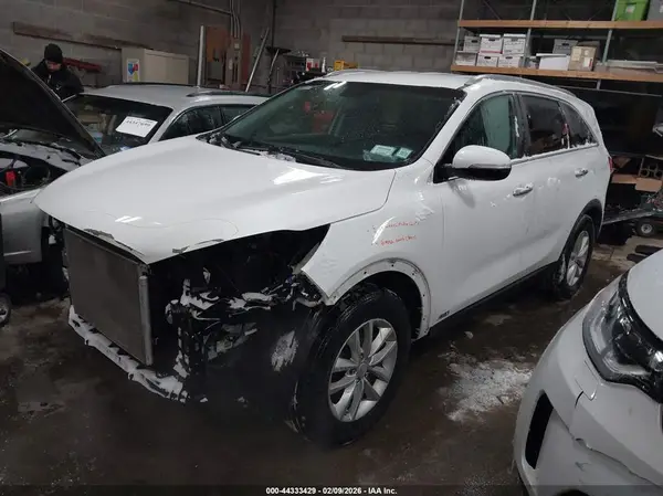 5XYPGDA39GG038938 2016 KIA SORENTO - Image 2