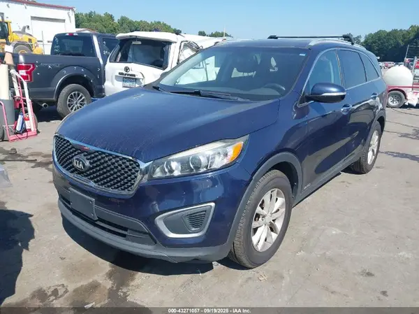 5XYPGDA39GG062611 2016 KIA SORENTO - Image 2