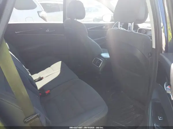 5XYPGDA39GG062611 2016 KIA SORENTO - Image 8