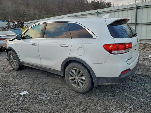 5XYPGDA39GG073527 2016 KIA SORENTO - Image 2