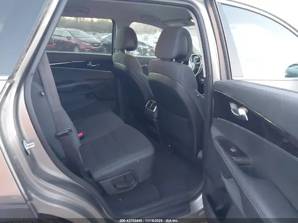 5XYPGDA39GG074354 2016 KIA SORENTO - Image 8