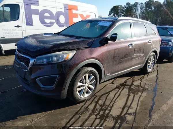 5XYPGDA39GG077531 2016 KIA SORENTO - Image 2
