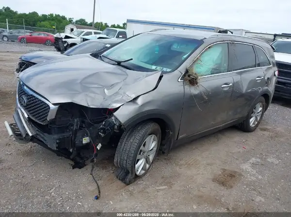 5XYPGDA39GG090912 2016 KIA SORENTO - Image 2