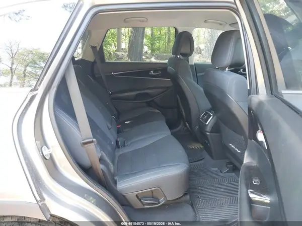 5XYPGDA39GG104663 2016 KIA SORENTO - Image 8