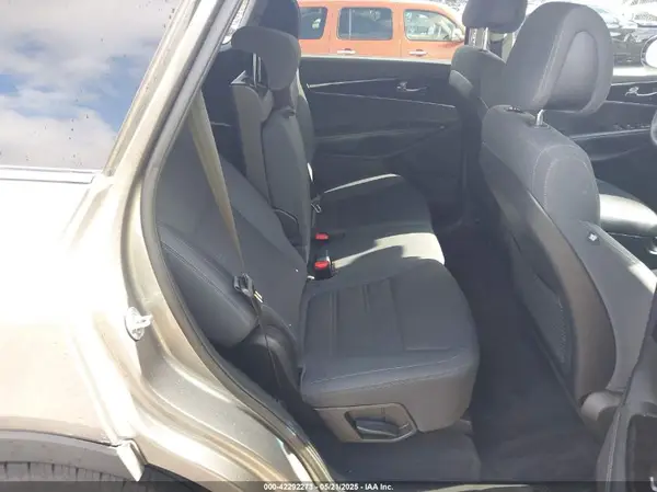 5XYPGDA39GG112455 2016 KIA SORENTO - Image 8