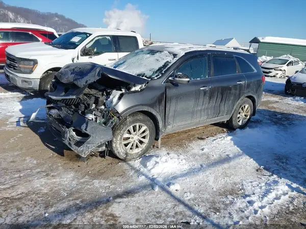 5XYPGDA39GG134813 2016 KIA SORENTO - Image 2