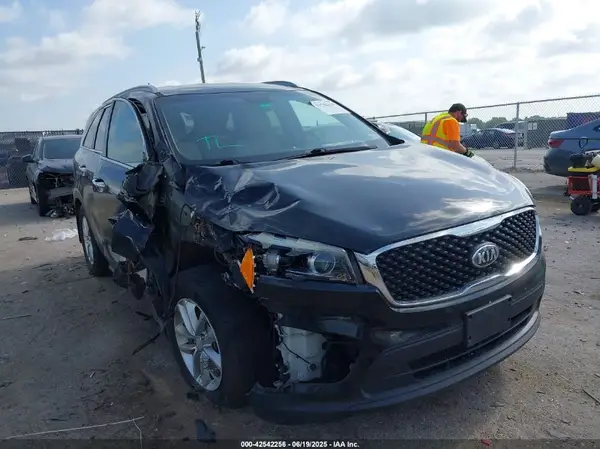 5XYPGDA39GG137257 2016 KIA SORENTO - Image 1
