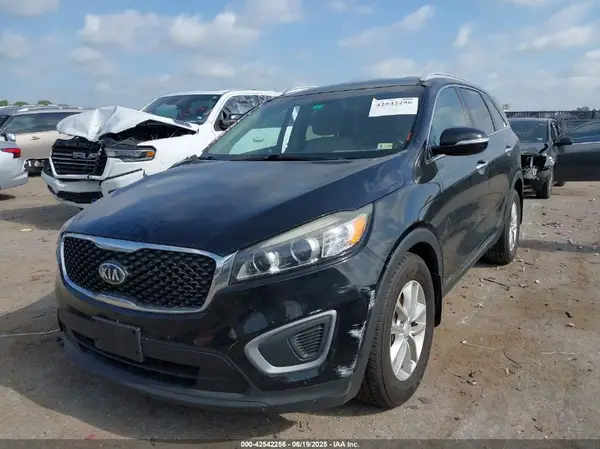 5XYPGDA39GG137257 2016 KIA SORENTO - Image 2