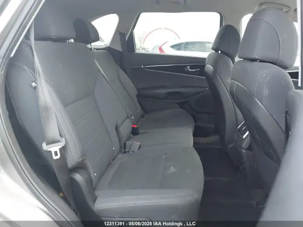 5XYPGDA39HG228224 2017 KIA SORENTO - Image 8