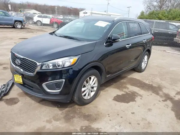 5XYPGDA39HG259490 2017 KIA SORENTO - Image 2