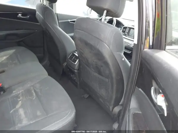 5XYPGDA39HG259490 2017 KIA SORENTO - Image 8