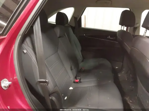 5XYPGDA39HG261417 2017 KIA SORENTO - Image 8