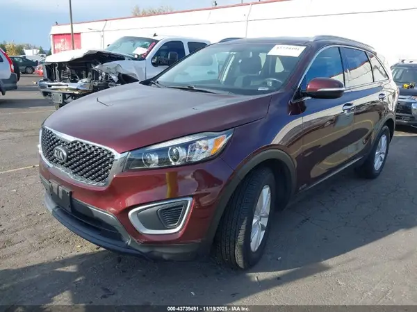 5XYPGDA39HG265712 2017 KIA SORENTO - Image 2