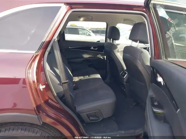 5XYPGDA39HG265712 2017 KIA SORENTO - Image 8
