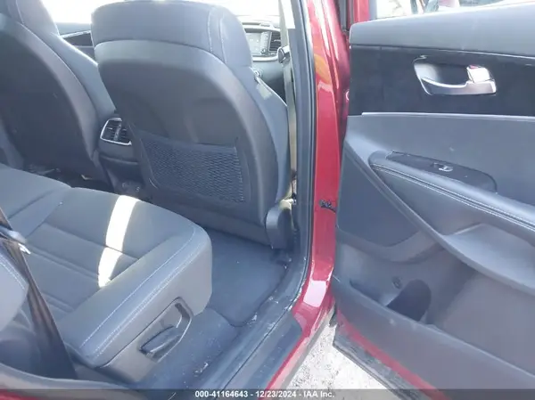 5XYPGDA39HG275334 2017 KIA SORENTO - Image 8