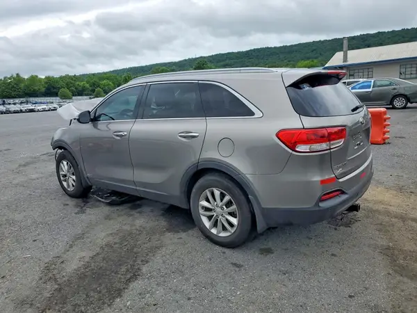 5XYPGDA39HG284549 2017 KIA SORENTO - Image 2