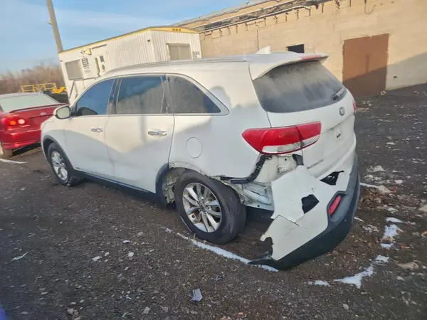 5XYPGDA39HG289587 2017 KIA SORENTO - Image 2