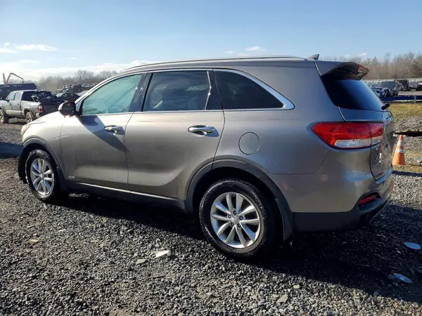5XYPGDA39HG289881 2017 KIA SORENTO - Image 2