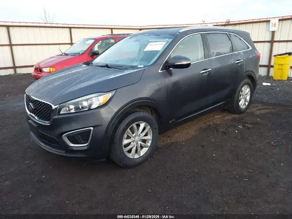 5XYPGDA39HG327996 2017 KIA SORENTO - Image 2