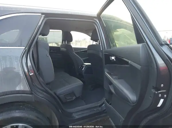 5XYPGDA39HG327996 2017 KIA SORENTO - Image 8
