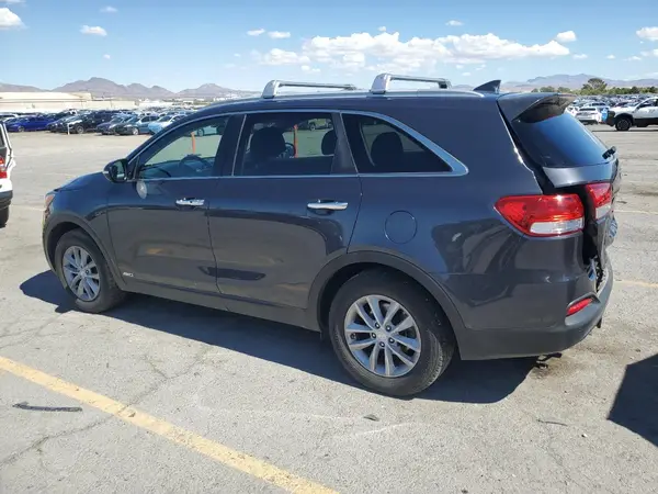 5XYPGDA39HG328582 2017 KIA SORENTO - Image 2