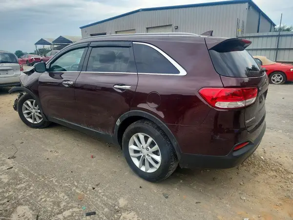 5XYPGDA39HG329179 2017 KIA SORENTO - Image 2