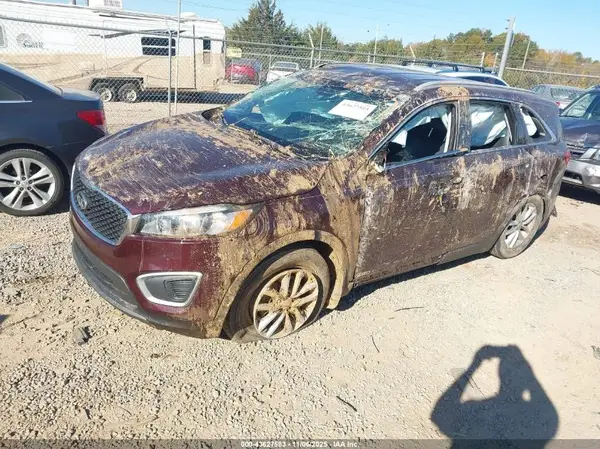 5XYPGDA39HG331093 2017 KIA SORENTO - Image 2