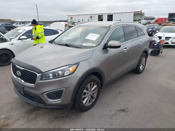 5XYPGDA39JG338535 2018 KIA SORENTO - Image 2