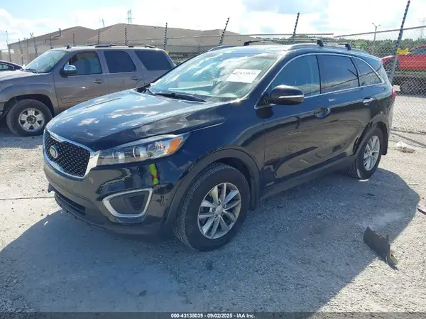 5XYPGDA39JG341497 2018 KIA SORENTO - Image 2