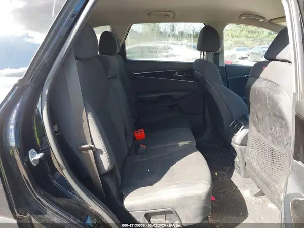 5XYPGDA39JG341497 2018 KIA SORENTO - Image 8