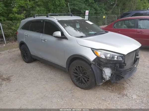 5XYPGDA39JG348577 2018 KIA SORENTO - Image 1