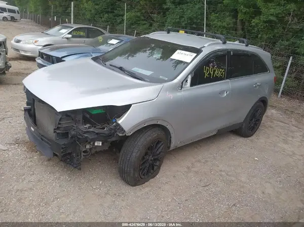 5XYPGDA39JG348577 2018 KIA SORENTO - Image 2