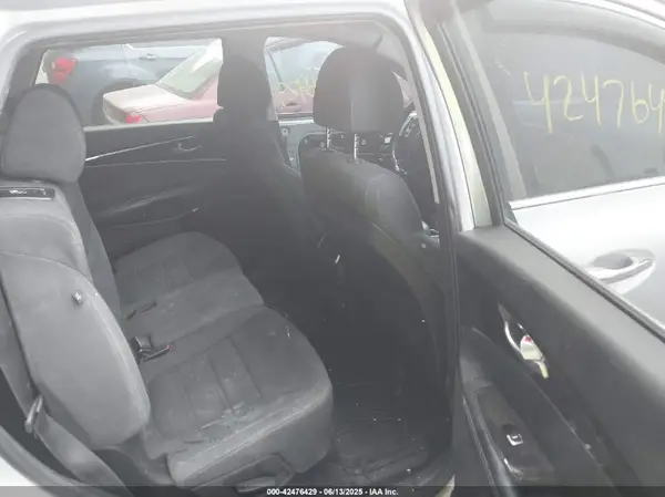 5XYPGDA39JG348577 2018 KIA SORENTO - Image 8