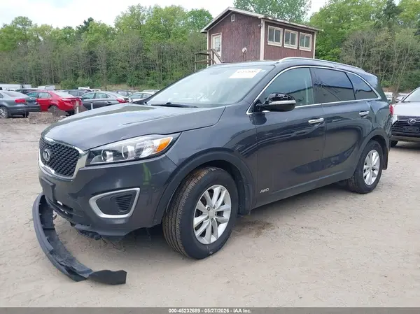 5XYPGDA39JG351852 2018 KIA SORENTO - Image 2
