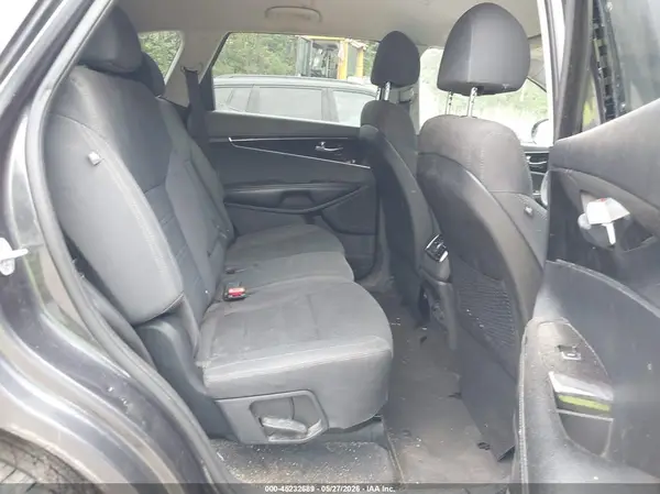 5XYPGDA39JG351852 2018 KIA SORENTO - Image 8