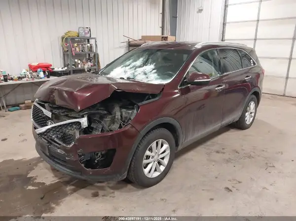 5XYPGDA39JG367369 2018 KIA SORENTO - Image 2