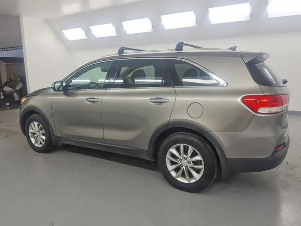 5XYPGDA39JG377173 2018 KIA SORENTO - Image 2