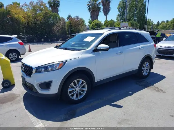 5XYPGDA39JG406851 2018 KIA SORENTO - Image 2