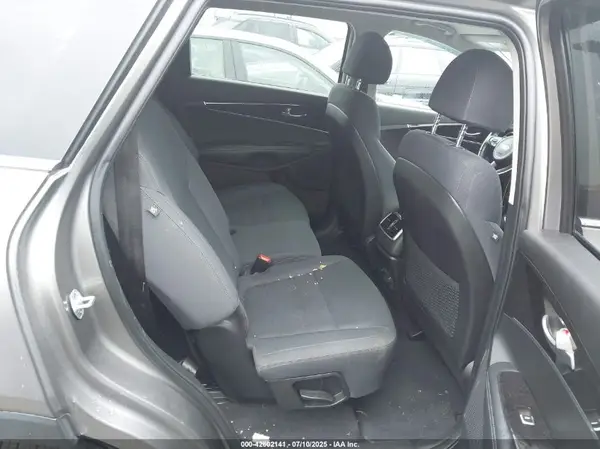 5XYPGDA39JG414089 2018 KIA SORENTO - Image 8