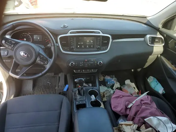 5XYPGDA39JG425416 2018 KIA SORENTO - Image 8