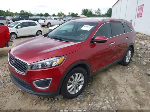 5XYPGDA39JG425500 2018 KIA SORENTO - Image 2