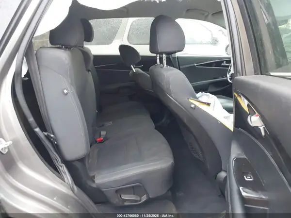 5XYPGDA39JG425738 2018 KIA SORENTO - Image 8