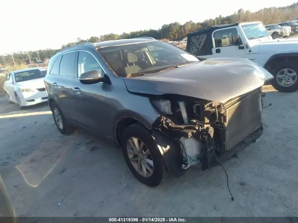 5XYPGDA39JG431409 2018 KIA SORENTO - Image 1