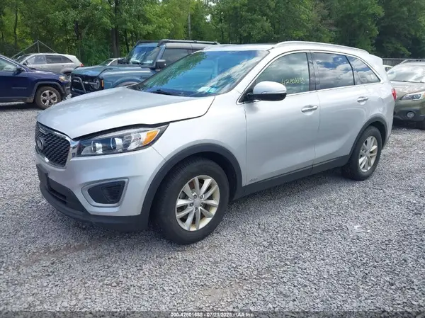 5XYPGDA39JG432219 2018 KIA SORENTO - Image 2