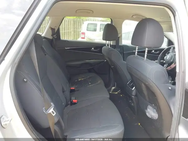 5XYPGDA39KG432576 2019 KIA SORENTO - Image 8