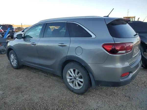 5XYPGDA39KG456196 2019 KIA SORENTO - Image 2