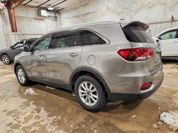 5XYPGDA39KG463374 2019 KIA SORENTO - Image 2