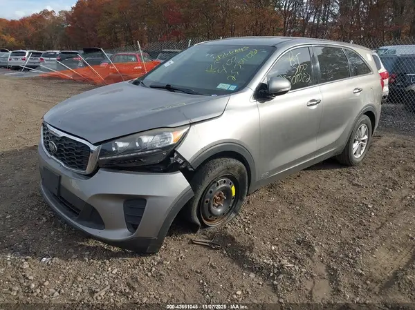 5XYPGDA39KG471927 2019 KIA SORENTO - Image 2