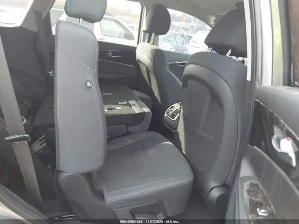 5XYPGDA39KG471927 2019 KIA SORENTO - Image 8