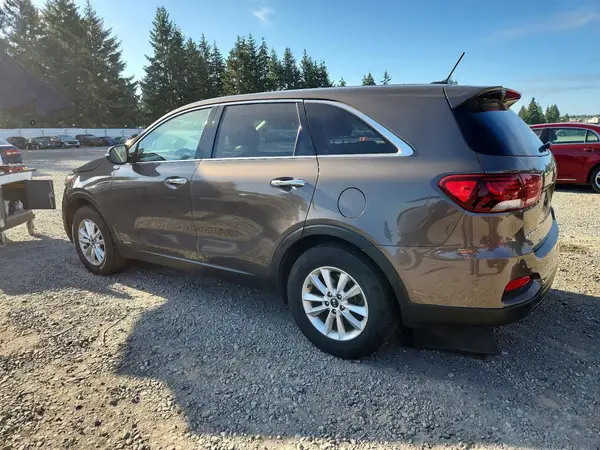 5XYPGDA39KG505462 2019 KIA SORENTO - Image 2